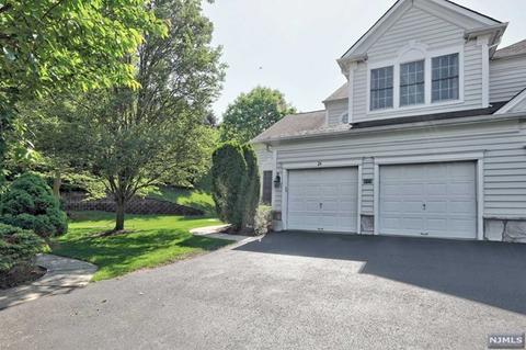 24 Thistle Dr, Paramus, NJ 07652 photo 1