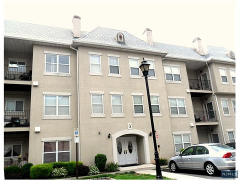 307 Brittany Dr, Wayne, NJ 07470 photo 1