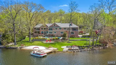 6 E Pines Lake Dr, Wayne, NJ 07470 photo 1