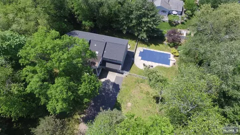 100 Knickerbocker Rd, Closter, NJ 07624 photo 1