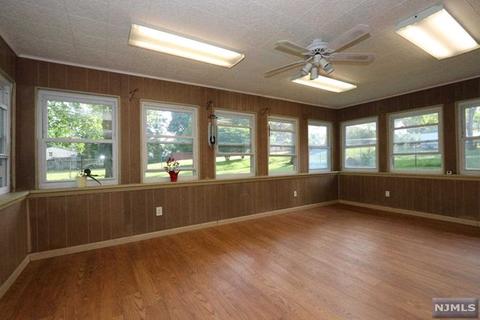 154 Kennedy Ct, Paramus, NJ 07652 photo 1