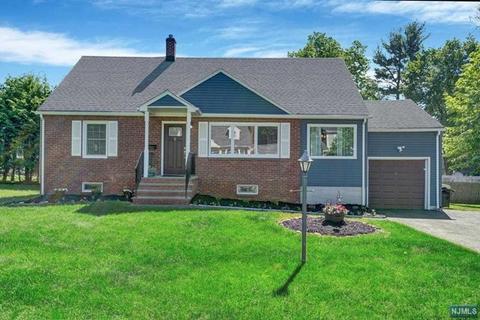 2 Kennedy Dr, Waldwick, NJ 07463 photo 1