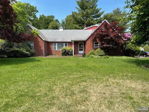 381 N Farview Ave, Paramus, NJ 07652 photo 1