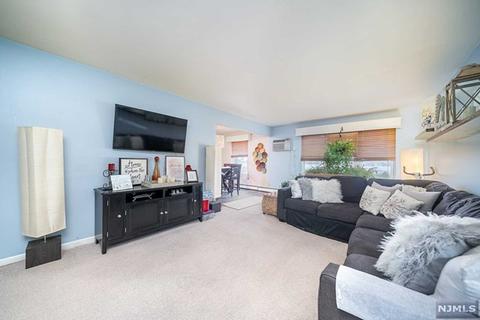 79 Riverview Ct, Secaucus, NJ 07094 photo 1