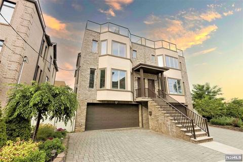 17 Winterburn Pl, Edgewater, NJ 07020 photo 1