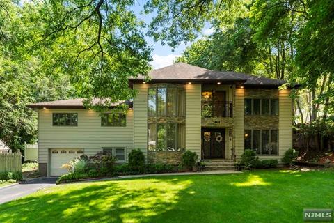 192 Harwood Pl, Paramus, NJ 07652 photo 1