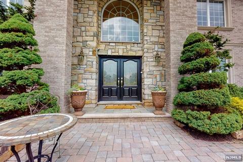5 Merrimack Ct, Paramus, NJ 07652 photo 1