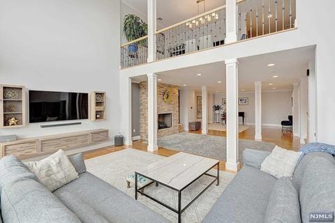 9 Oakdene Ter, Edgewater, NJ 07020 photo 1