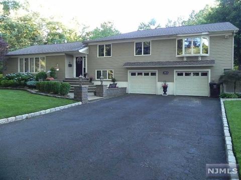 383 Abbott Rd, Paramus, NJ 07652 photo 1