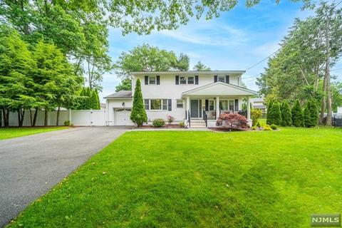 622 Mazur Ave, Paramus, NJ 07652 photo 1