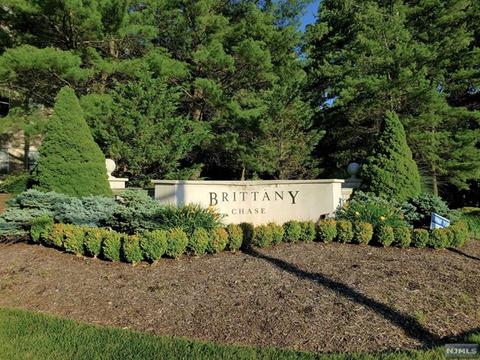 1224 Brittany Dr, Wayne, NJ 07470 photo 1