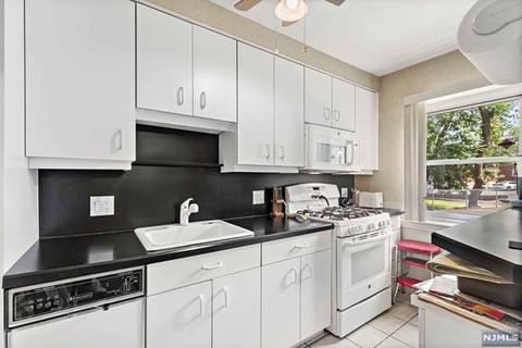 5 Romaine Ct #B2, Hackensack, NJ 07601 photo 1