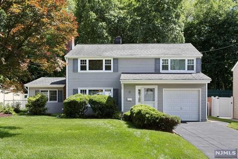 6 Stuart St, Waldwick, NJ 07463 photo 1