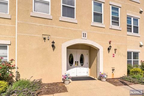 1104 Brittany Dr, Wayne, NJ 07470 photo 1