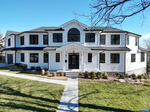 228 Bogert Pl, Paramus, NJ 07652 photo 1