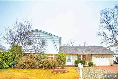 736 Gerald St, Paramus, NJ 07652 photo 1