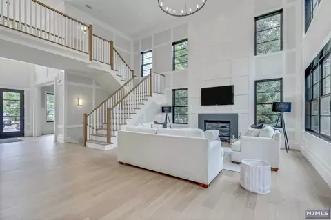 26 Central Ave, Demarest, NJ 07627 photo 1