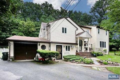 478 Arthur Ter, Paramus, NJ 07652 photo 1