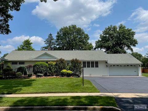 728 Erie Rd, Paramus, NJ 07652 photo 1