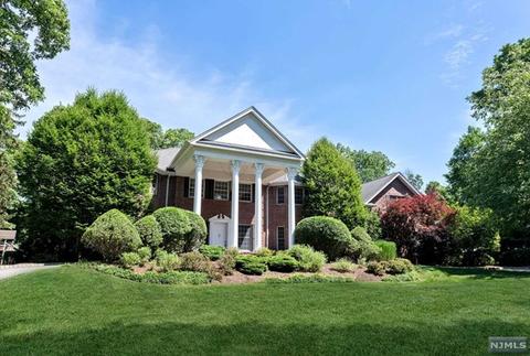 33 Maple Rd, Upper Saddle River, NJ 07458 photo 1