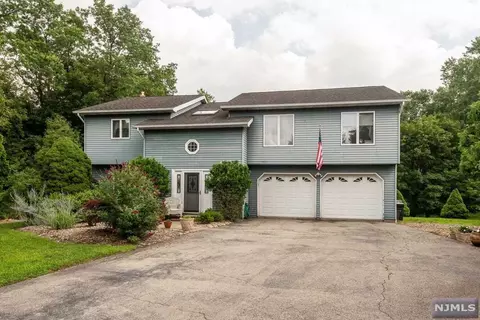 10 Mcgrogan Ct, Wayne, NJ 07470 photo 1