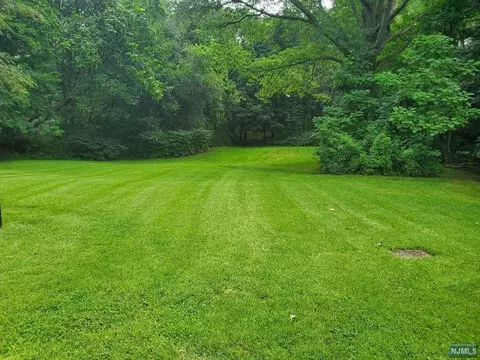 810 Highland Ave, Paramus, NJ 07652 photo 1