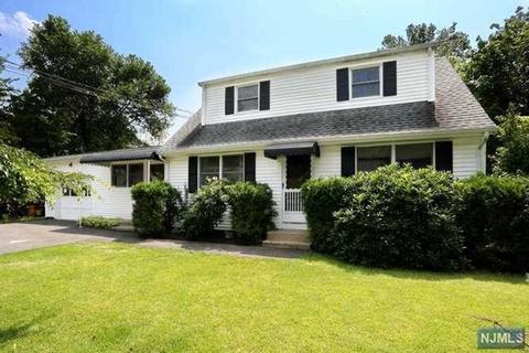 18 Roberta Ln, Waldwick, NJ 07463 photo 1