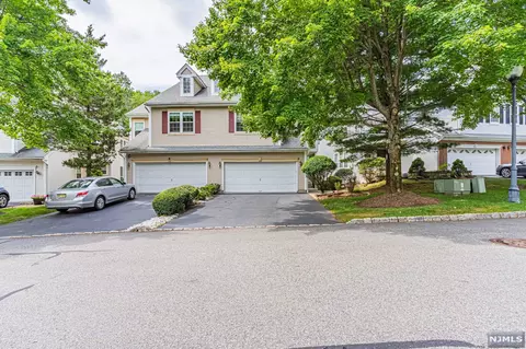 39 Harrier Ct, Wayne, NJ 07470 photo 1