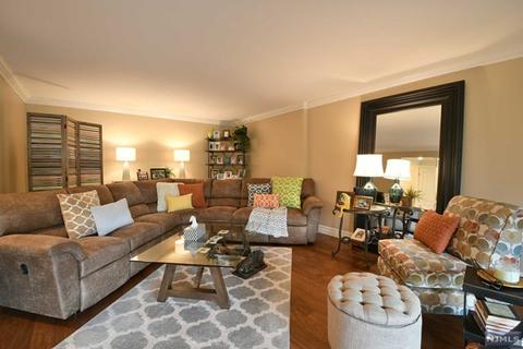 301 Beech St #6K, Hackensack, NJ 07601 photo 1