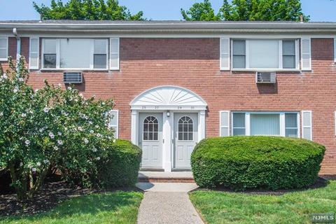 31 Manchester Ct, Wayne, NJ 07470 photo 1
