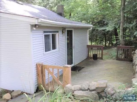 27 Risley Rd, West Milford, NJ 07421 photo 1