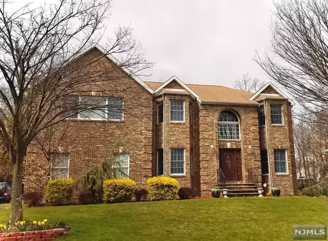 30 Stratton Dr, Wayne, NJ 07470 photo 1