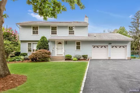 71 Swan Ct, Paramus, NJ 07652 photo 1