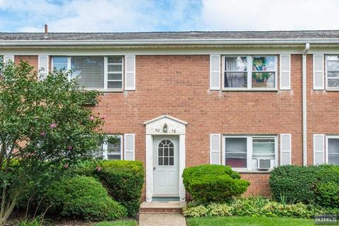 60 Manchester Ct, Wayne, NJ 07470 photo 1