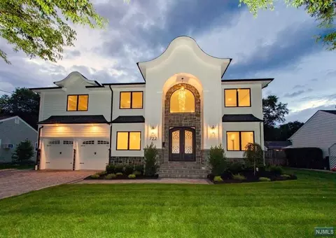 722 Galda Rd, Paramus, NJ 07652 photo 1
