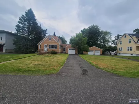 25 Smith St, Waldwick, NJ 07463 photo 1