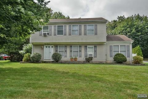 200 Brookfield Ave, Paramus, NJ 07652 photo 1