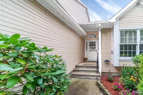67 Worcester Dr, Wayne, NJ 07470 photo 1