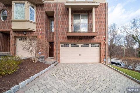 9 Maple St, Edgewater, NJ 07020 photo 1