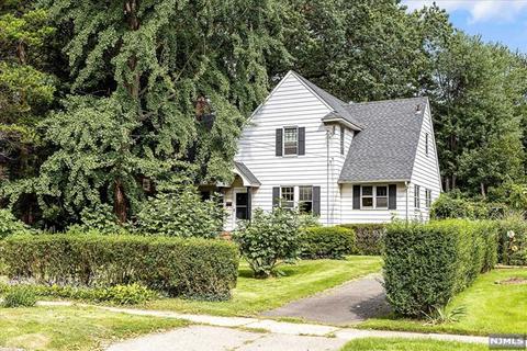 727 River Rd, Teaneck, NJ 07666 photo 1