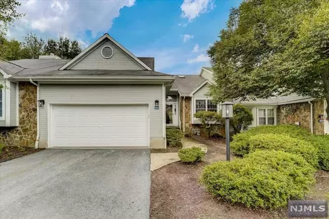24 Worcester Dr, Wayne, NJ 07470 photo 1