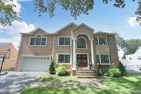 291 Haywood Dr, Paramus, NJ 07652 photo 1