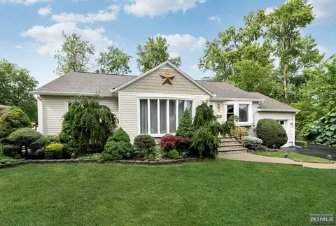 74 Macdonald Dr, Wayne, NJ 07470 photo 1