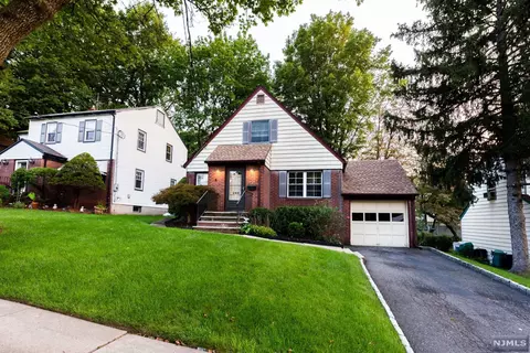 286 Grayson Pl, Teaneck, NJ 07666 photo 1