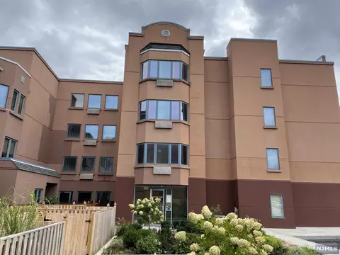 502 Hancock Ct, Edgewater, NJ 07020 photo 1