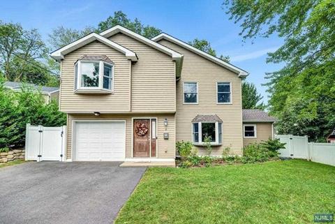 6 Macgregor Ct, Waldwick, NJ 07463 photo 1