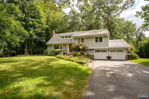 93 Magnolia Pl, Wayne, NJ 07470 photo 1