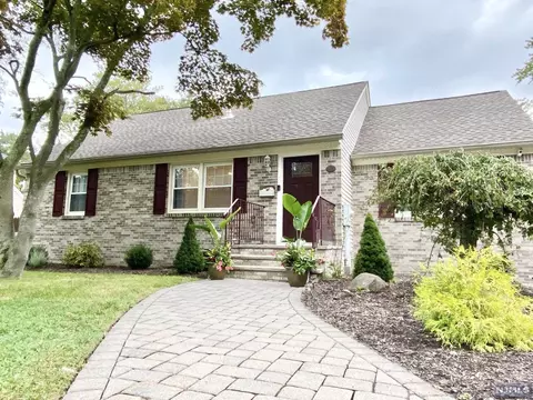 42 Pleasantview Dr, Wayne, NJ 07470 photo 1
