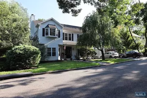 8 Smith Ter, Cresskill, NJ 07626 photo 1