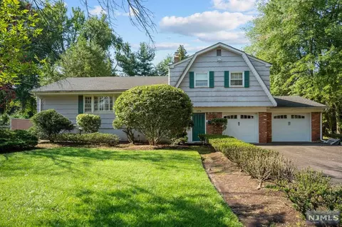 374 Adams Ln, Paramus, NJ 07652 photo 1